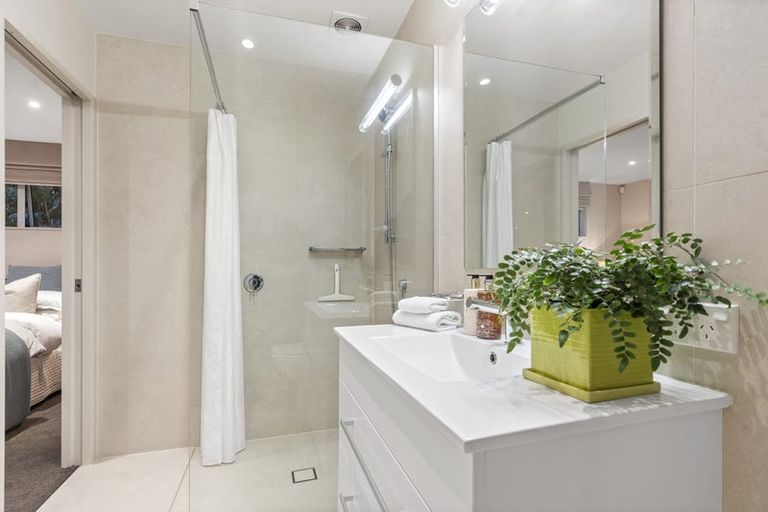 Photo of property in 2a Rushden Terrace, Red Beach, 0932