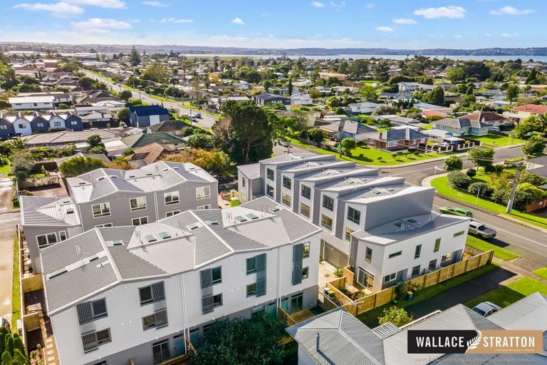 Photo of property in 11/2 Moor Avenue, Te Atatu Peninsula, Auckland, 0610