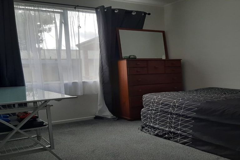 Photo of property in 34 Hassan Drive, Massey, Auckland, 0614