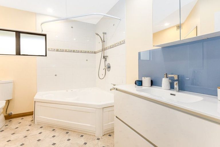 Photo of property in 24 Sunset Parade, Plimmerton, Porirua, 5026