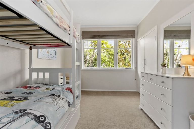 Photo of property in 1 Kotuku Street, Te Atatu Peninsula, Auckland, 0610