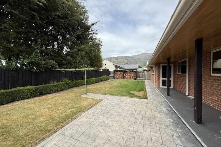 Photo of property in 5 Meadowstone Drive, Wanaka, 9305