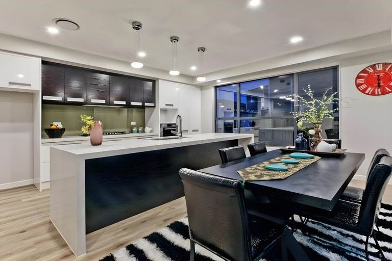 Photo of property in 56 Huntington Park Drive, Greenhithe, Auckland, 0632