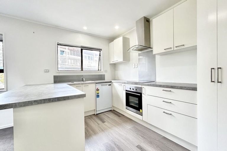 Photo of property in 4b Kathy Terrace, Stanmore Bay, Whangaparaoa, 0932