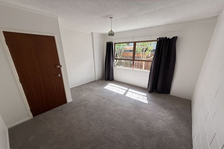 Photo of property in 2/17 Glenvar Road, Torbay, Auckland, 0630