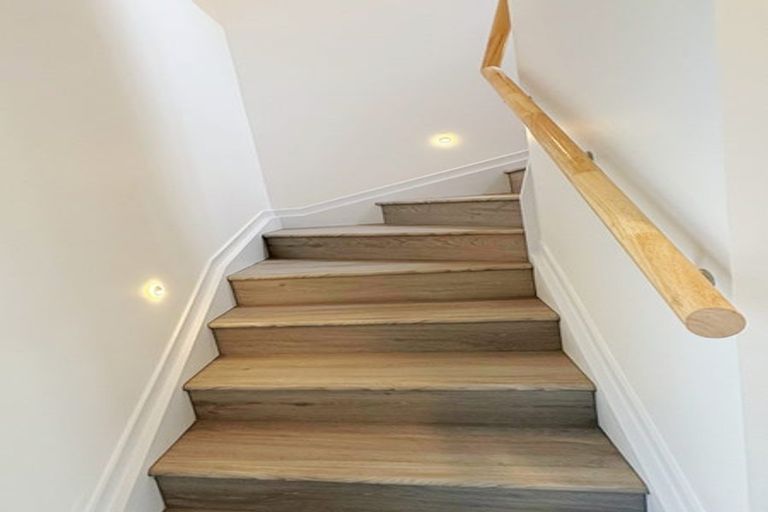Photo of property in 12e Elcoat Avenue, Te Atatu South, Auckland, 0610