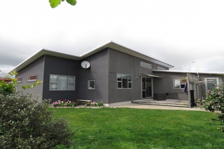 Photo of property in 1 Fuller Close, Levin, 5510