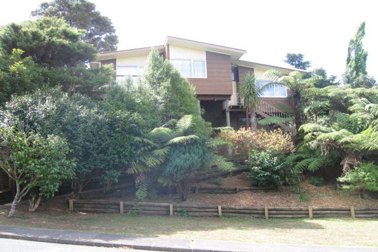 Photo of property in 73 Ayton Drive, Totara Vale, Auckland, 0629