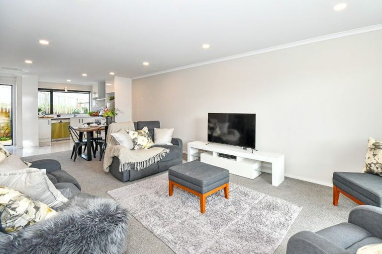 Photo of property in 27a Poruru Close, Papakura, 2110