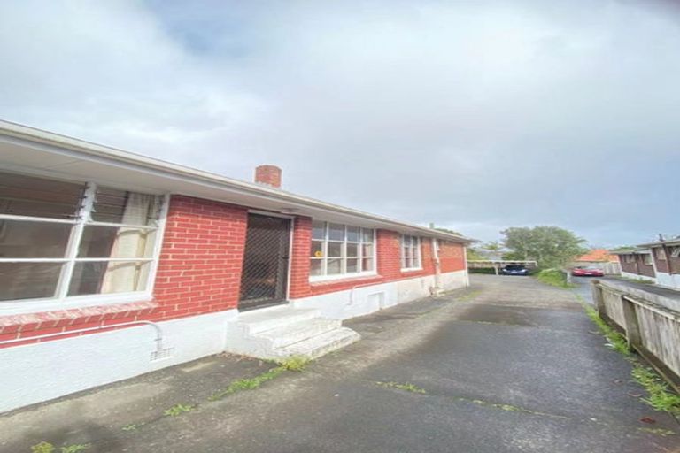 Photo of property in 2/3202 Great North Road, New Lynn, Auckland, 0600