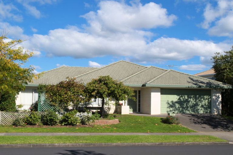 Photo of property in 2/56 Tarnica Road, Northpark, Auckland, 2013