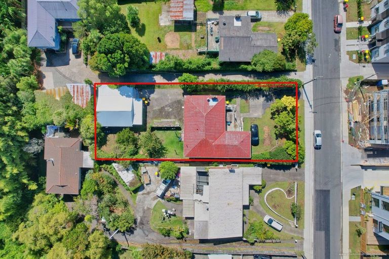 Photo of property in 22 Kingdale Road, Henderson, Auckland, 0610