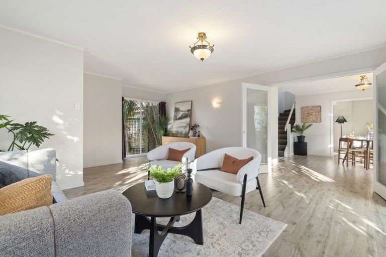 Photo of property in 2/5 Stanley Avenue, Milford, Auckland, 0620