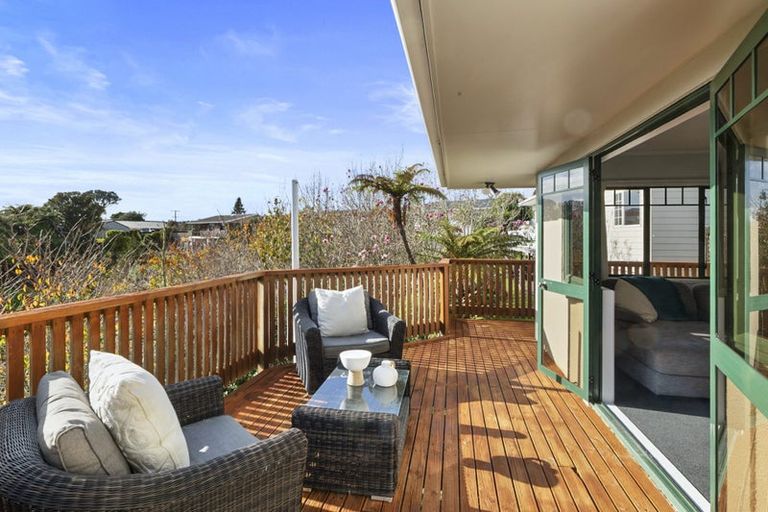Photo of property in 6 Pararewa Drive, Whalers Gate, New Plymouth, 4310