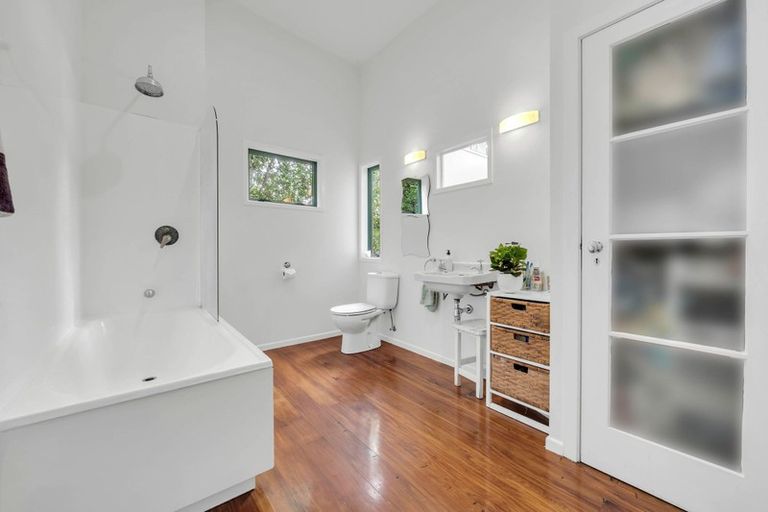 Photo of property in 11 Opou Road, Titirangi, Auckland, 0604