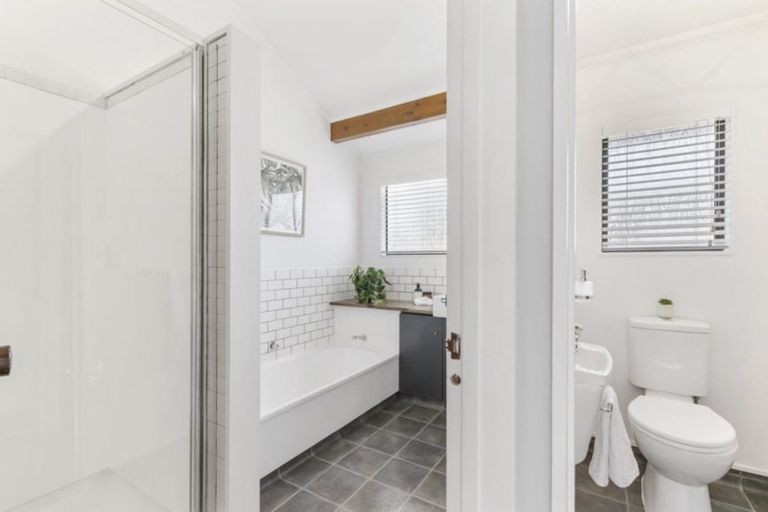 Photo of property in 25 Endeavour Avenue, Welcome Bay, Tauranga, 3112