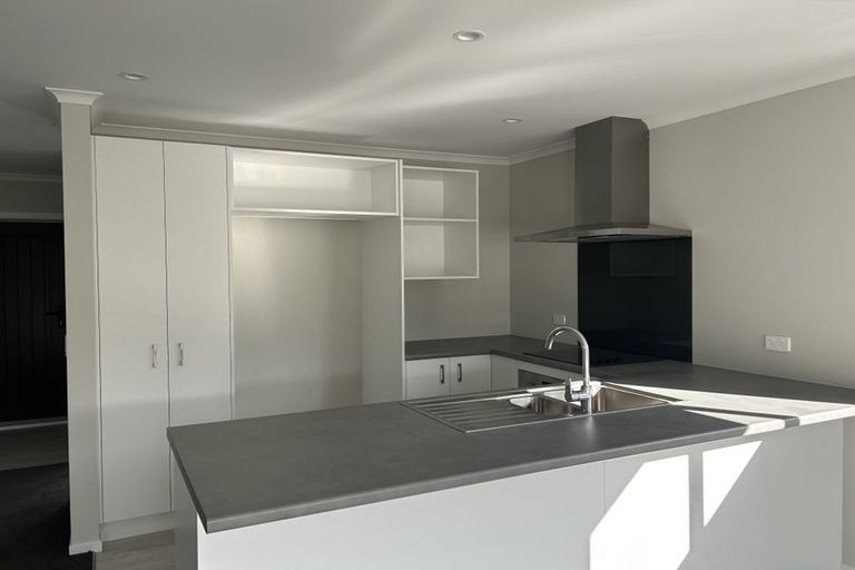 Photo of property in 18 Koru Loop, Paraparaumu, 5032