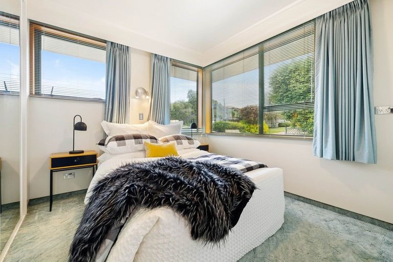 Photo of property in 10 Sunset Road, Unsworth Heights, Auckland, 0632
