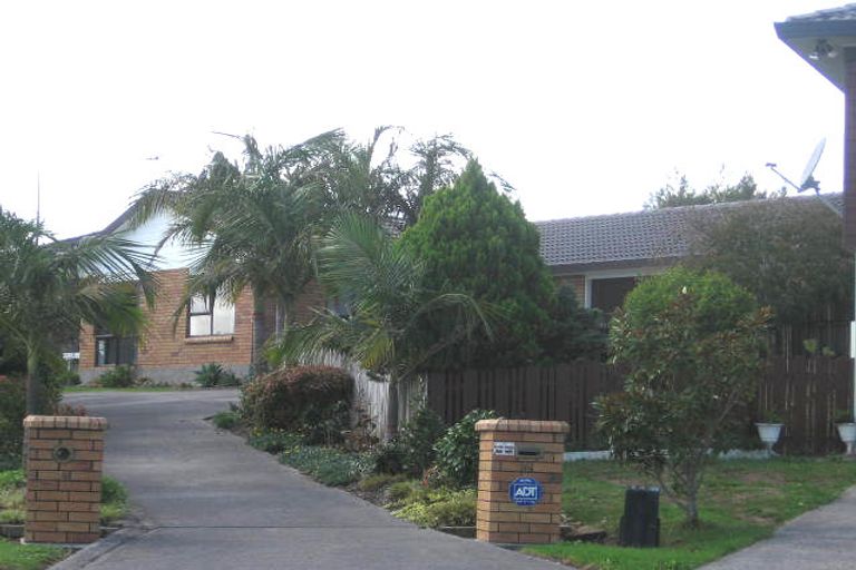 Photo of property in 16 Gala Place, Henderson, Auckland, 0612