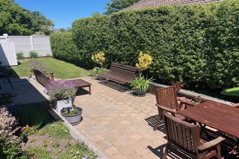 Photo of property in 2/98 Merrin Street, Avonhead, Christchurch, 8042