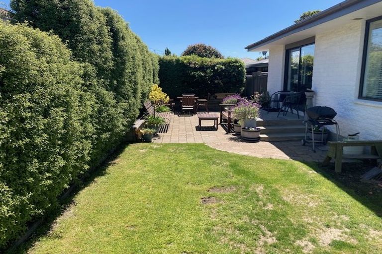 Photo of property in 2/98 Merrin Street, Avonhead, Christchurch, 8042