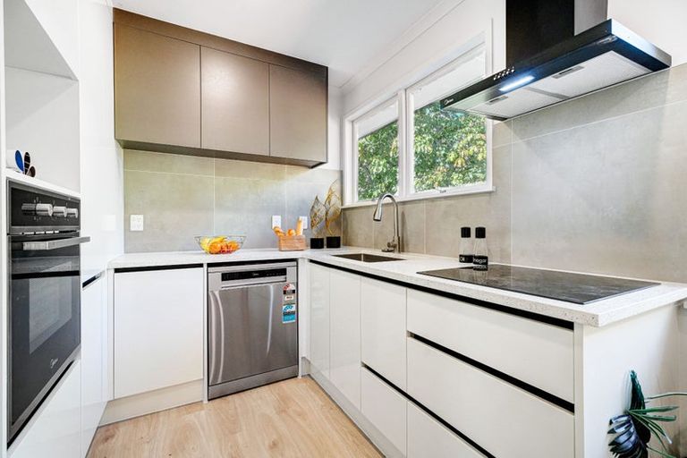 Photo of property in 51 Fitzwater Place, Henderson, Auckland, 0612