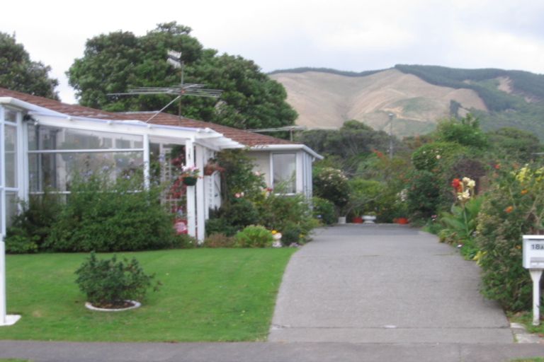 Photo of property in 18a Rewarewa Crescent, Waikanae, 5036