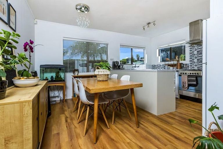 Photo of property in 1/31 Sunnyfield Crescent, Glenfield, Auckland, 0629