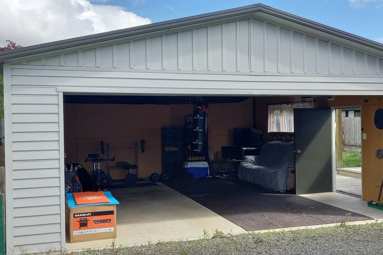 Photo of property in 42 Kingswood Street, Takaro, Palmerston North, 4412