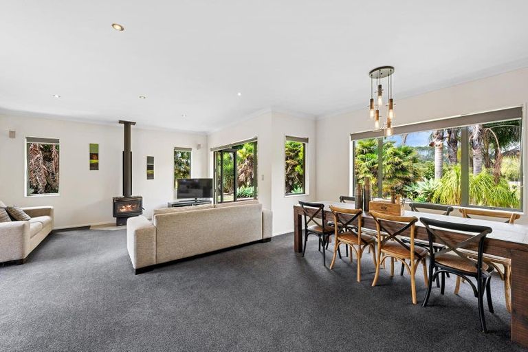 Photo of property in 30 Foster Road, Kumeu, 0891