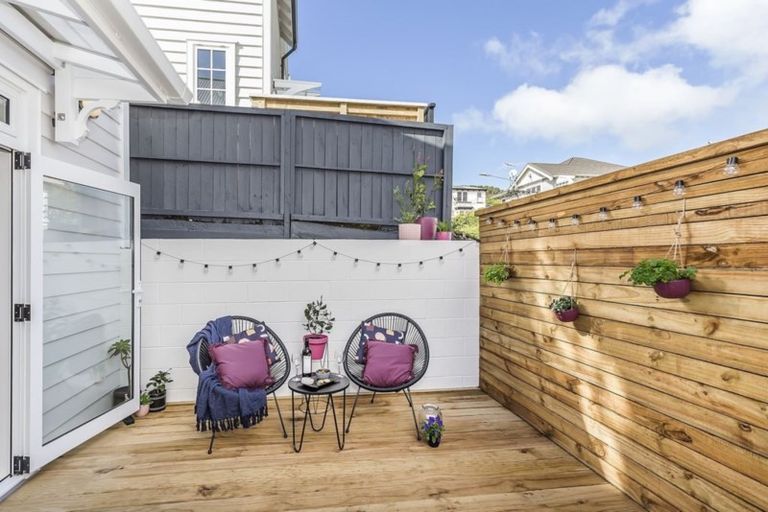 Photo of property in Pirie Street Townhouses, 35u8 Pirie Street, Mount Victoria, Wellington, 6011