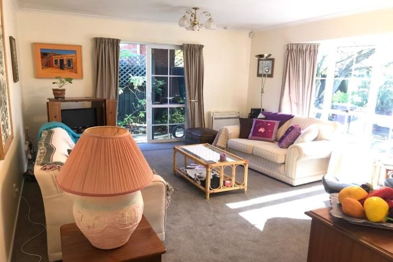 Photo of property in 3 Hatfield Place, Avonhead, Christchurch, 8042