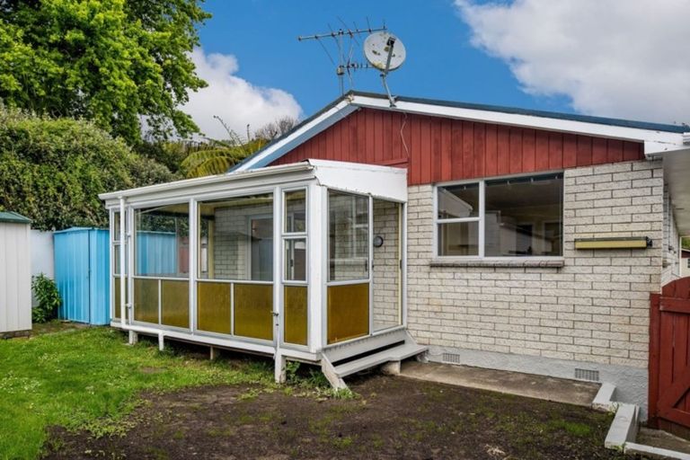 Photo of property in 4 Helvetia Grove, Naenae, Lower Hutt, 5011