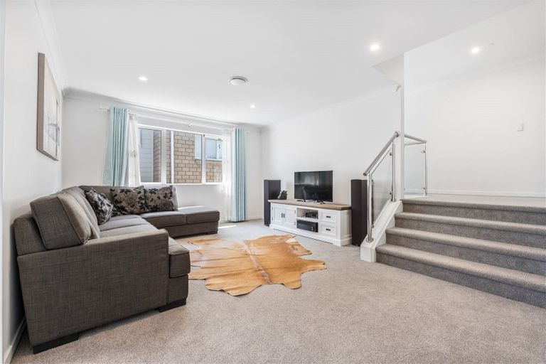 Photo of property in 25 Casheltown Way, Flat Bush, Auckland, 2019