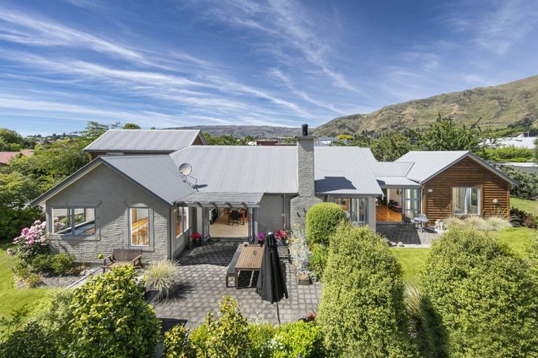 Photo of property in 121 Meadowstone Drive, Wanaka, 9305