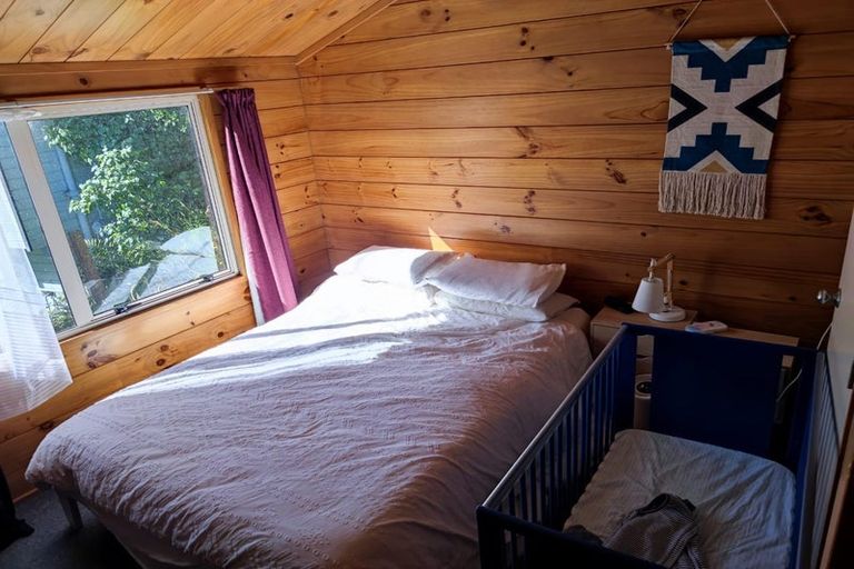 Photo of property in 43 Houghton Bay Road, Houghton Bay, Wellington, 6023