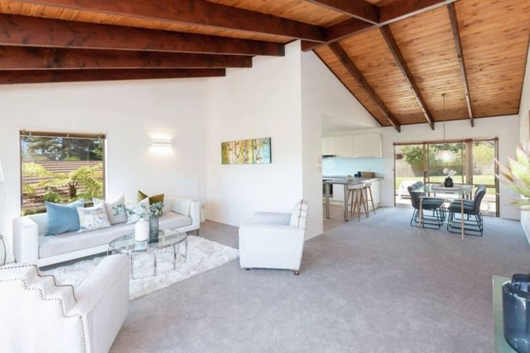 Photo of property in 9 Lastel Place, Shelly Park, Auckland, 2014