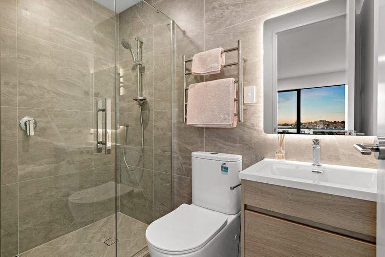 Photo of property in 24 Milenio Crescent, Windsor Park, Auckland, 0632