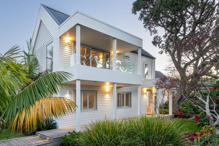 Photo of property in 6 Tiri Road, Milford, Auckland, 0620