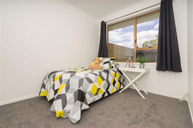 Photo of property in 70 Taikata Road, Te Atatu Peninsula, Auckland, 0610