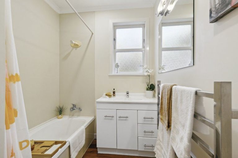Photo of property in 29 Collins Avenue, Tawa, Wellington, 5028
