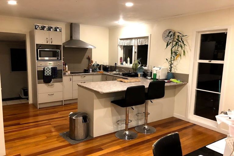 Photo of property in 15 Karamu Street, Te Atatu Peninsula, Auckland, 0610