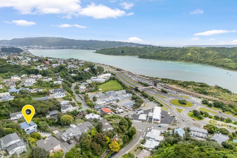 Photo of property in 8a Kiriwai Road, Paremata, Porirua, 5024