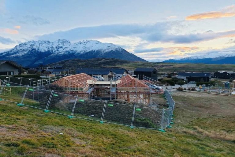 Photo of property in 16 Kinross Lane, Jacks Point, Queenstown, 9371