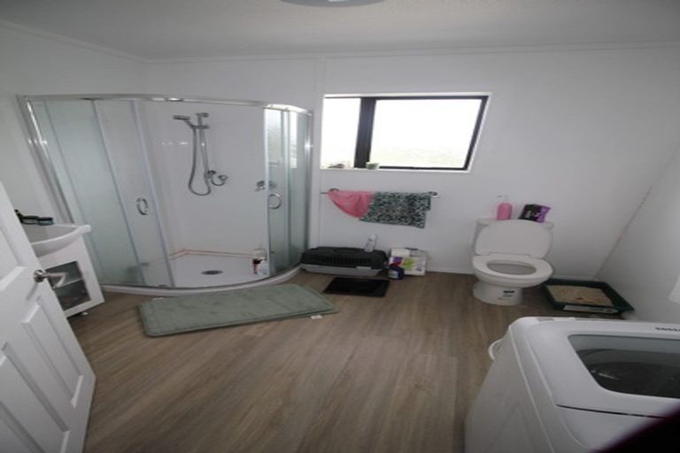 Photo of property in 43a Sunhaven Drive, Newlands, Wellington, 6037