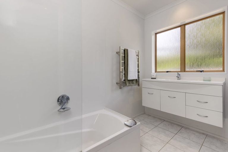 Photo of property in 67 Daffodil Street, Titirangi, Auckland, 0604