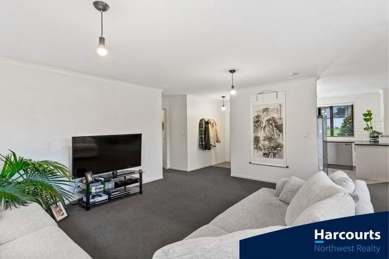 Photo of property in 169j Colwill Road, Massey, Auckland, 0614