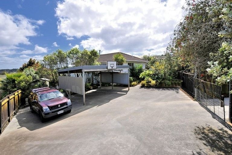 Photo of property in 20 Santiago Crescent, Unsworth Heights, Auckland, 0632