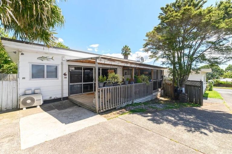 Photo of property in 24 Newington Road, Henderson, Auckland, 0612