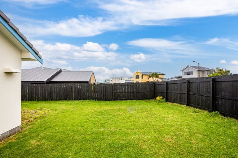 Photo of property in 2 Coventry Close, Ascot Park, Porirua, 5024